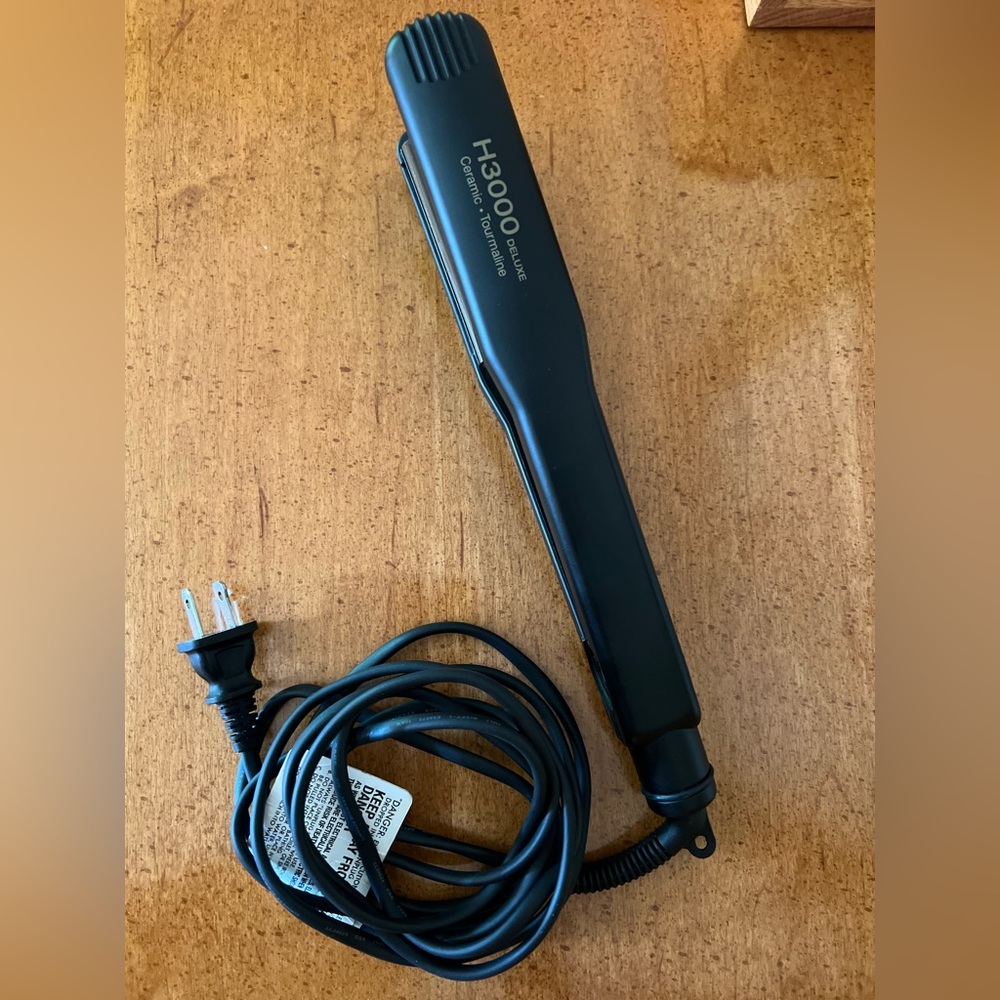 HairArt H3000 Tourmaline Ceramic Straightening Iron, 1 3/8" - Great Condition